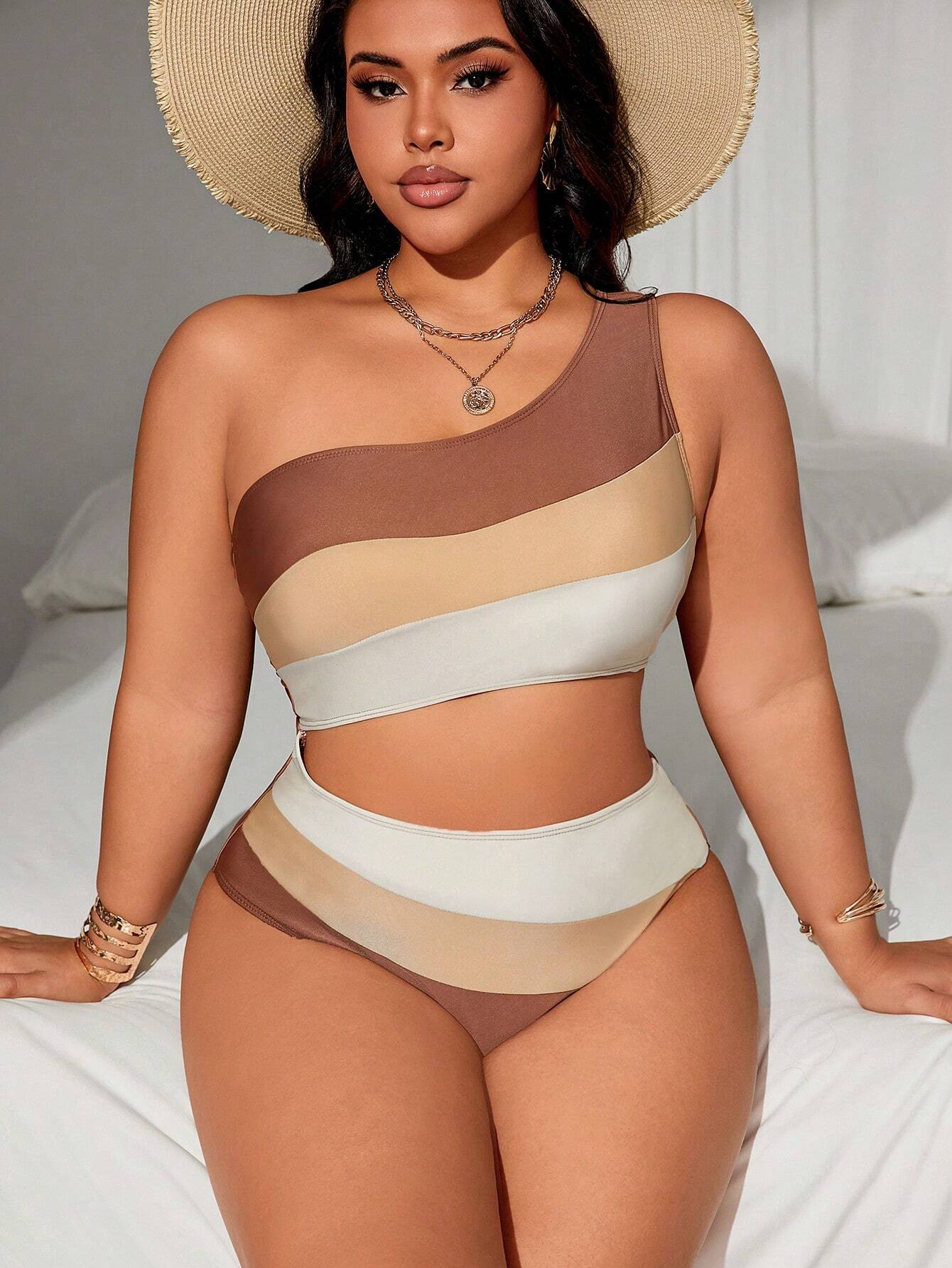 maiôs,
maiô feminino,
maiô,
plus size,
maiô plus size,
maio de praia,
roupas plus size,
roupas plus size feminina,
roupas femininas plus size,
moda plus size