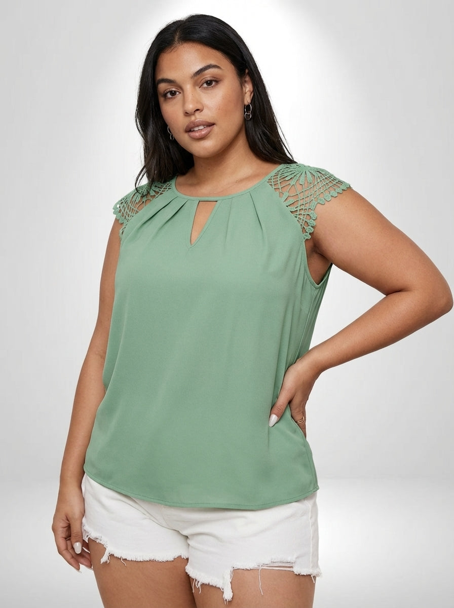Blusa plus size Raglan verde menta com decote gota, laço em contraste e manga boné