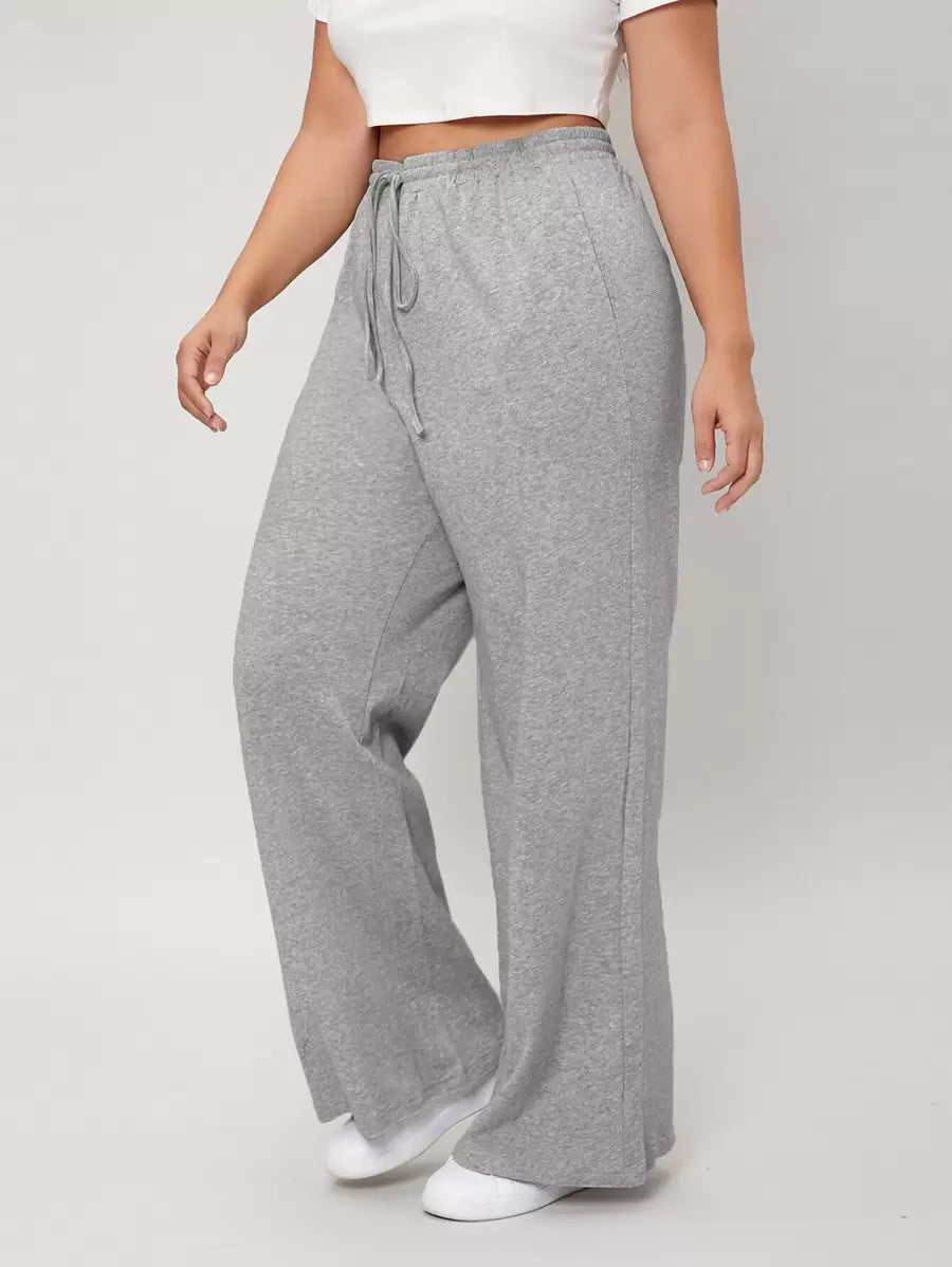 Calça moletom plus size respirável e versátil. Tecido premium em algodão com cintura ajustável e bolsos laterais. Conforto sem igual.