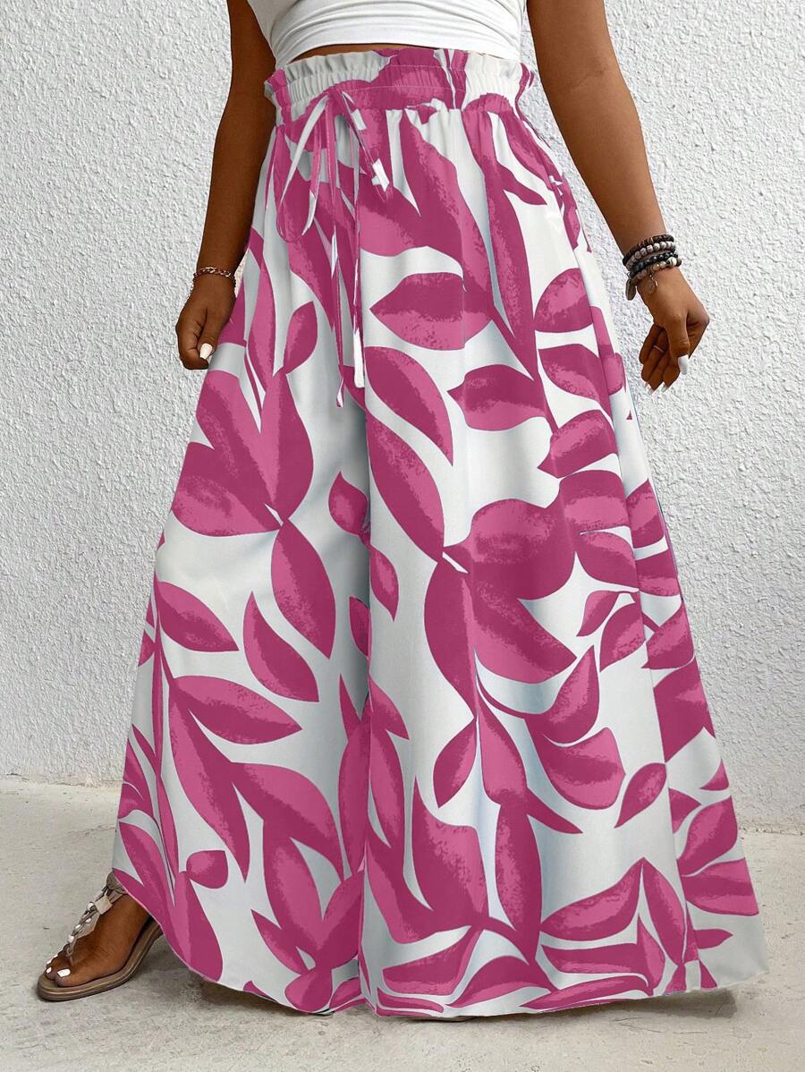 Calça Pantalona Plus Size Rosa é ideal para mulheres que buscam elegância e conforto em uma única peça. Com modelagem de perna larga e cintura natural, valoriza a silhueta e oferece liberdade de movimento. Seu tecido leve e elástico proporciona um caimento solto e confortável.