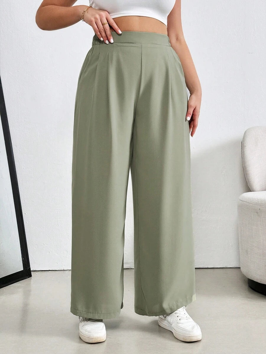 Calça Pantalona de alta qualidade confeccionada em 100% linho , com cintura alta que valoriza as curvas e alonga a silhueta. Possui caimento fluido, toque macio e elasticidade que garante conforto durante todo o dia.