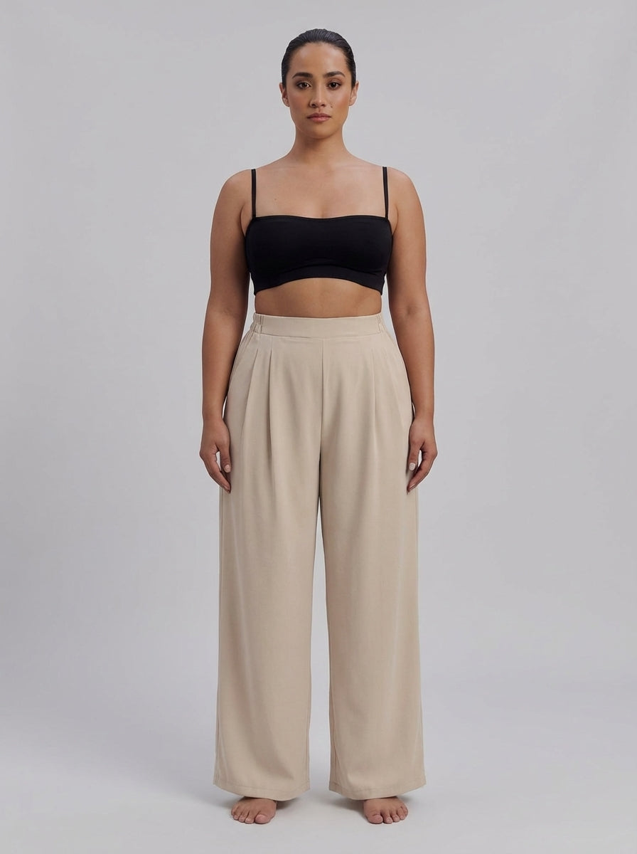 Calça pantalona plus size bege de linho com cintura alta, perna larga e caimento solto