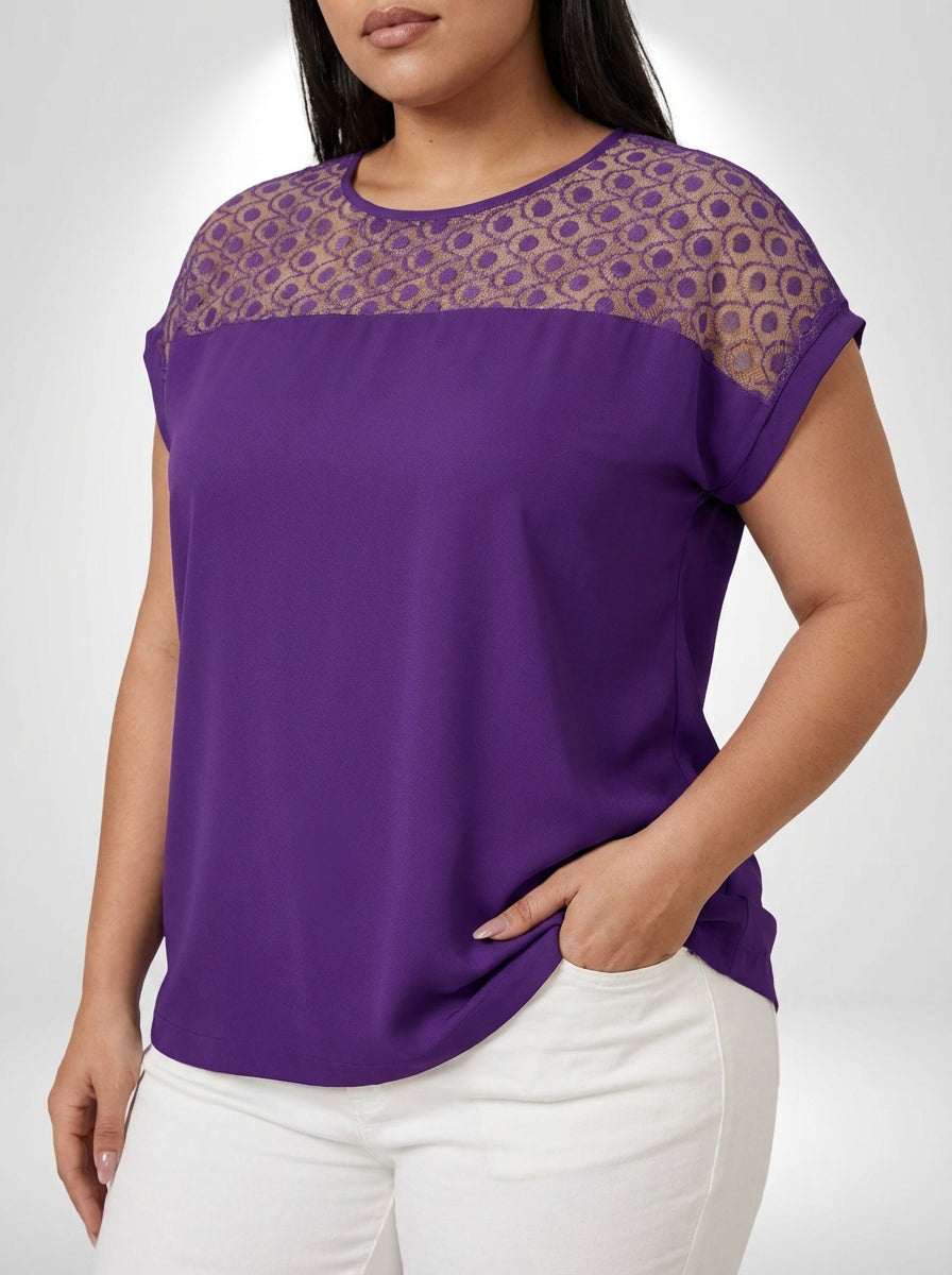 Camiseta plus size roxa com laço em contraste, mangas morcego e visual casual elegante