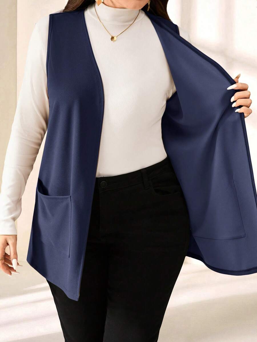 Colete prático em malha, ideal para looks modernos e versáteis.