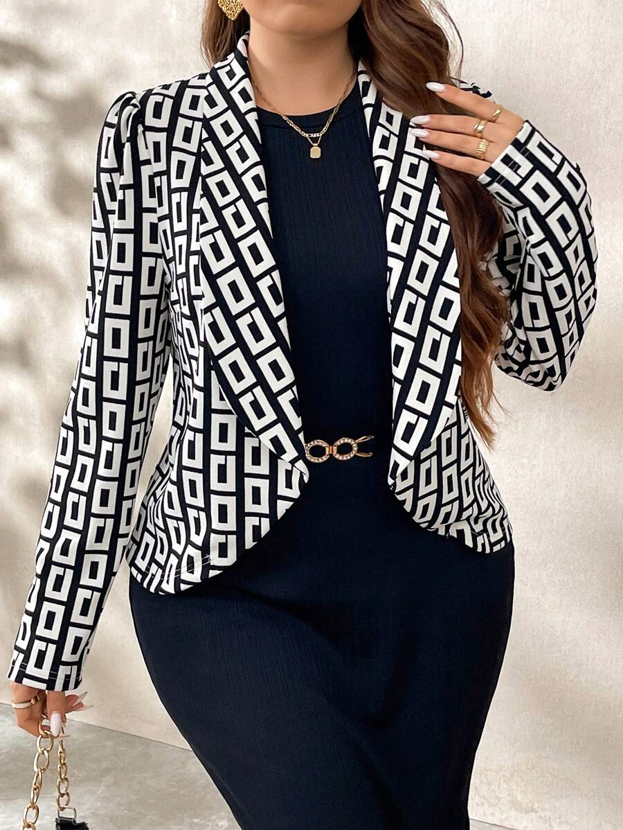 Jaqueta plus size preta e branca com manga bufante e gola de xale. Estilo versátil, caimento perfeito e tecido com elasticidade média para mulheres modernas.