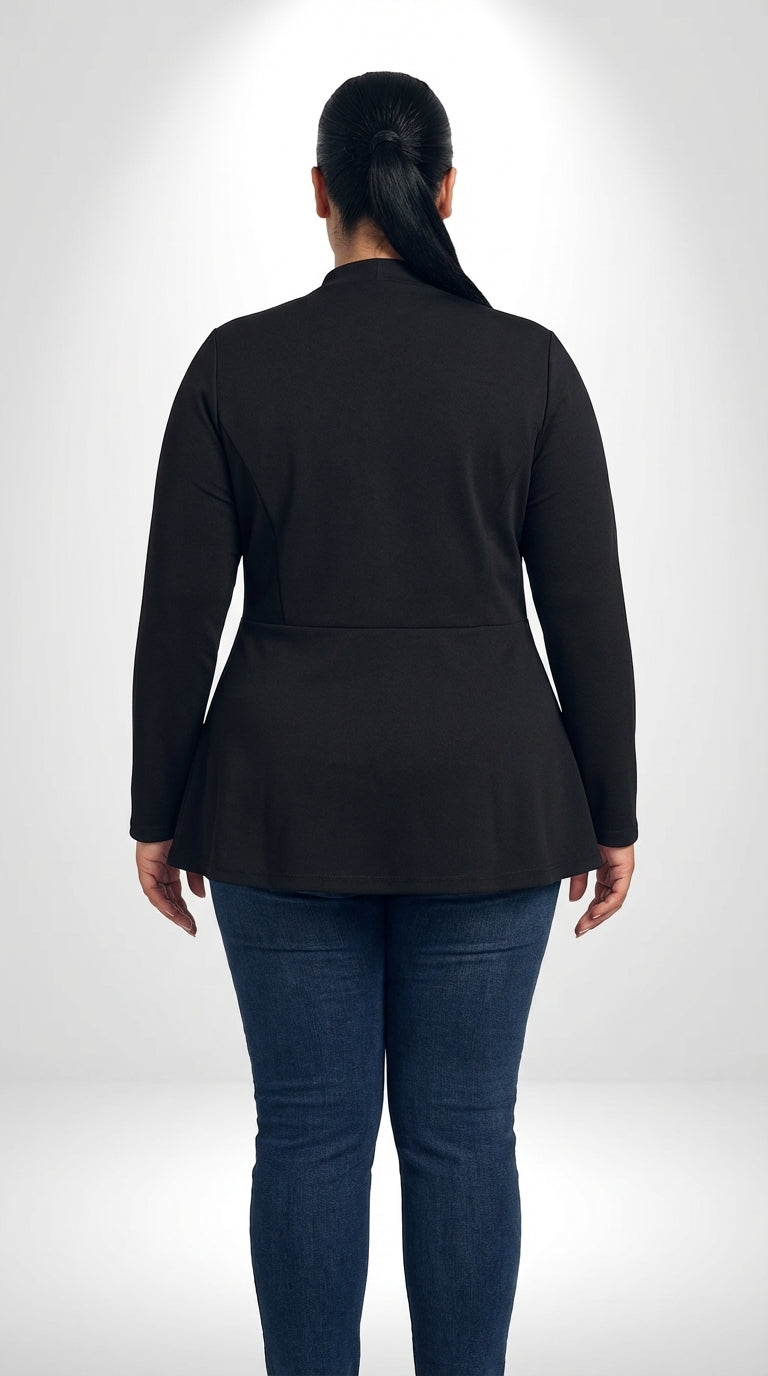 Jaqueta plus size preta com mangas compridas, caimento regular e tecido de algodão