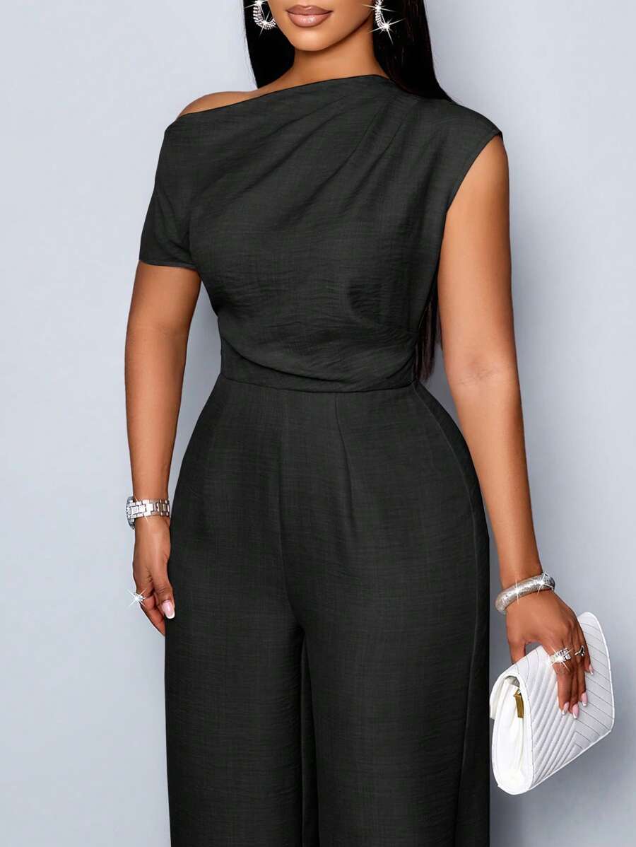 Combine estilo moderno e conforto com macacão plus size ombro à mostra, ideal para eventos e festas especiais.