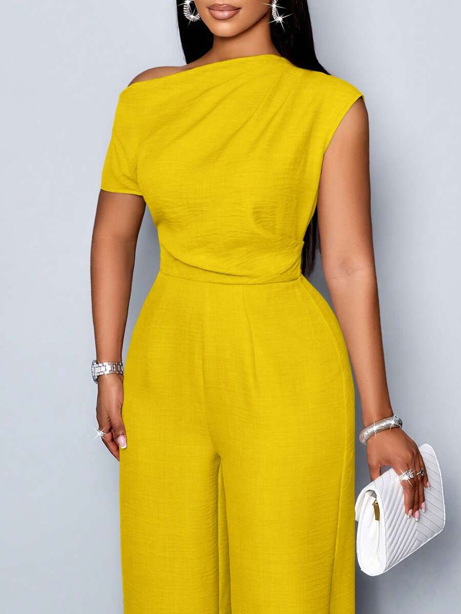 Macacão plus size ombro à mostra com caimento perfeito e tecido macio, ideal para festas e encontros especiais.