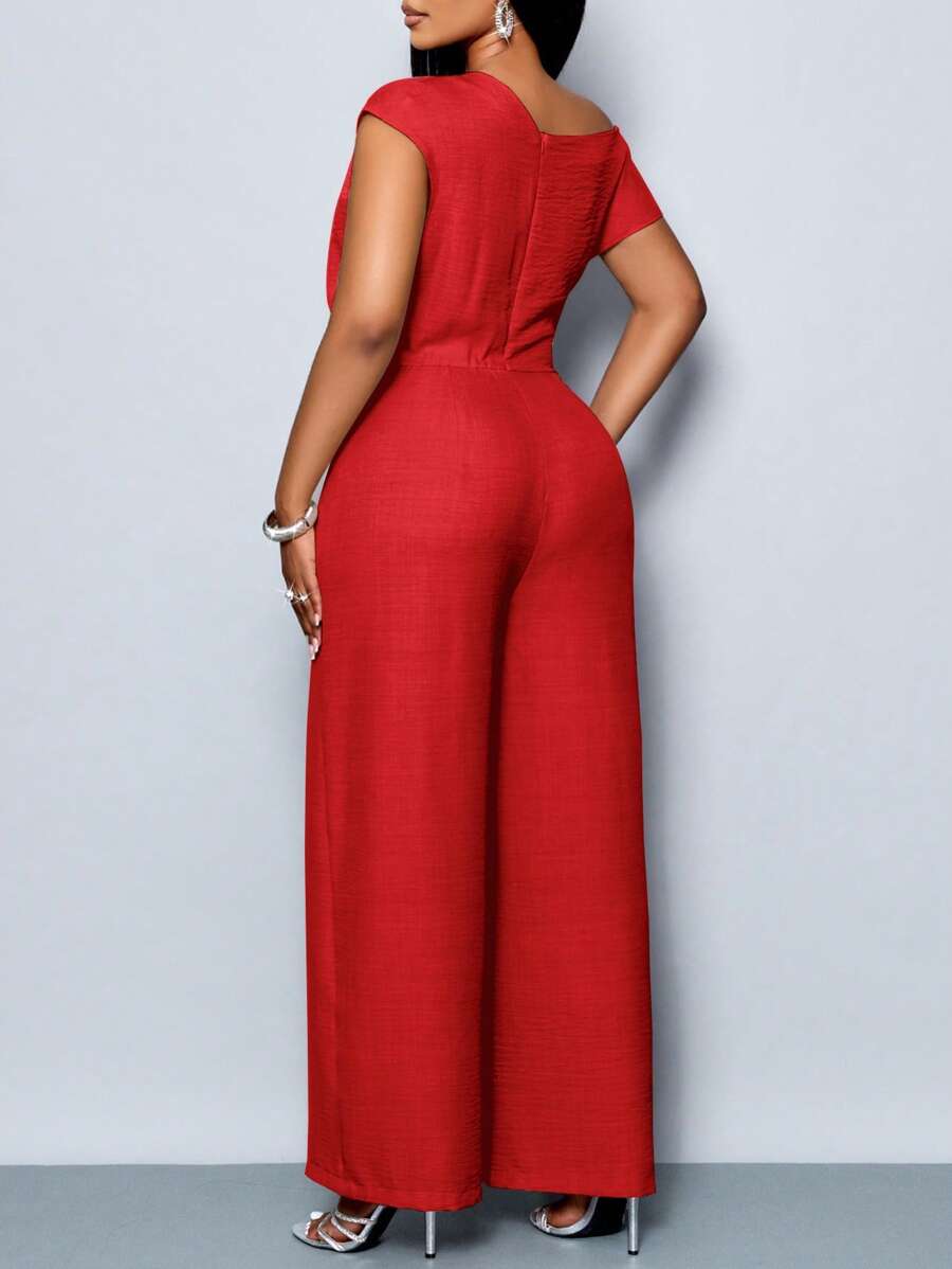 Destaque-se com macacão plus size ombro à mostra, elegante, com cintura alta e caimento perfeito.