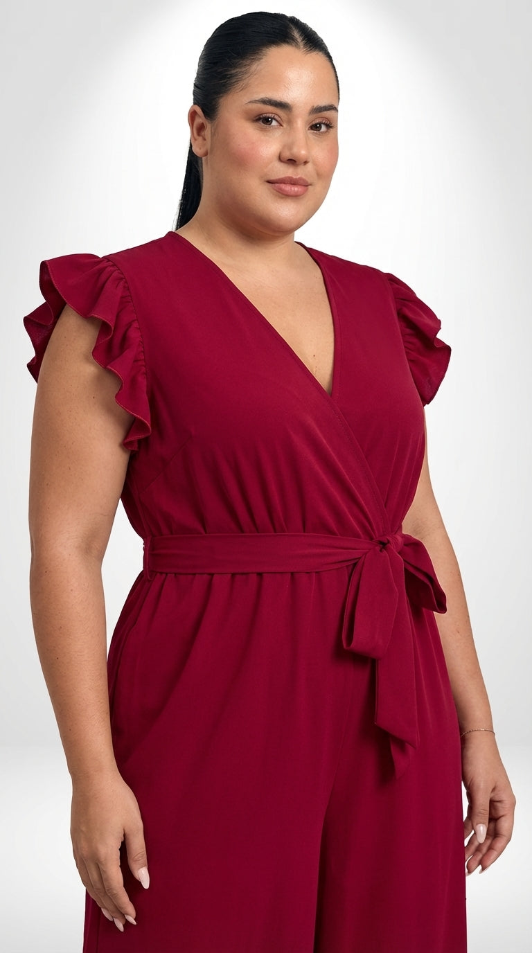 Macacão plus size vermelho longo com design cruzado, forro interno e modelagem elegante
