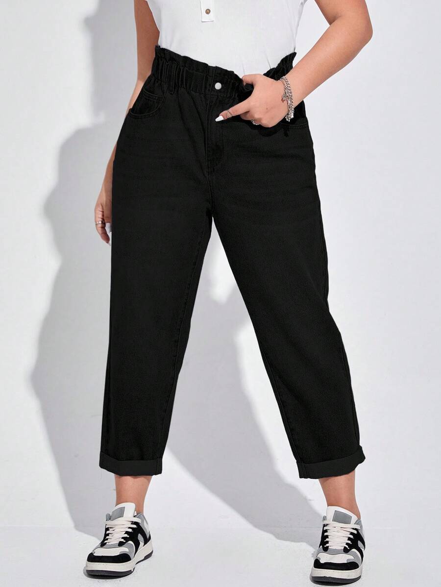 Calça jeans plus size cintura alta, corte afunilado que alonga e ajuste confortável para todos os momentos.