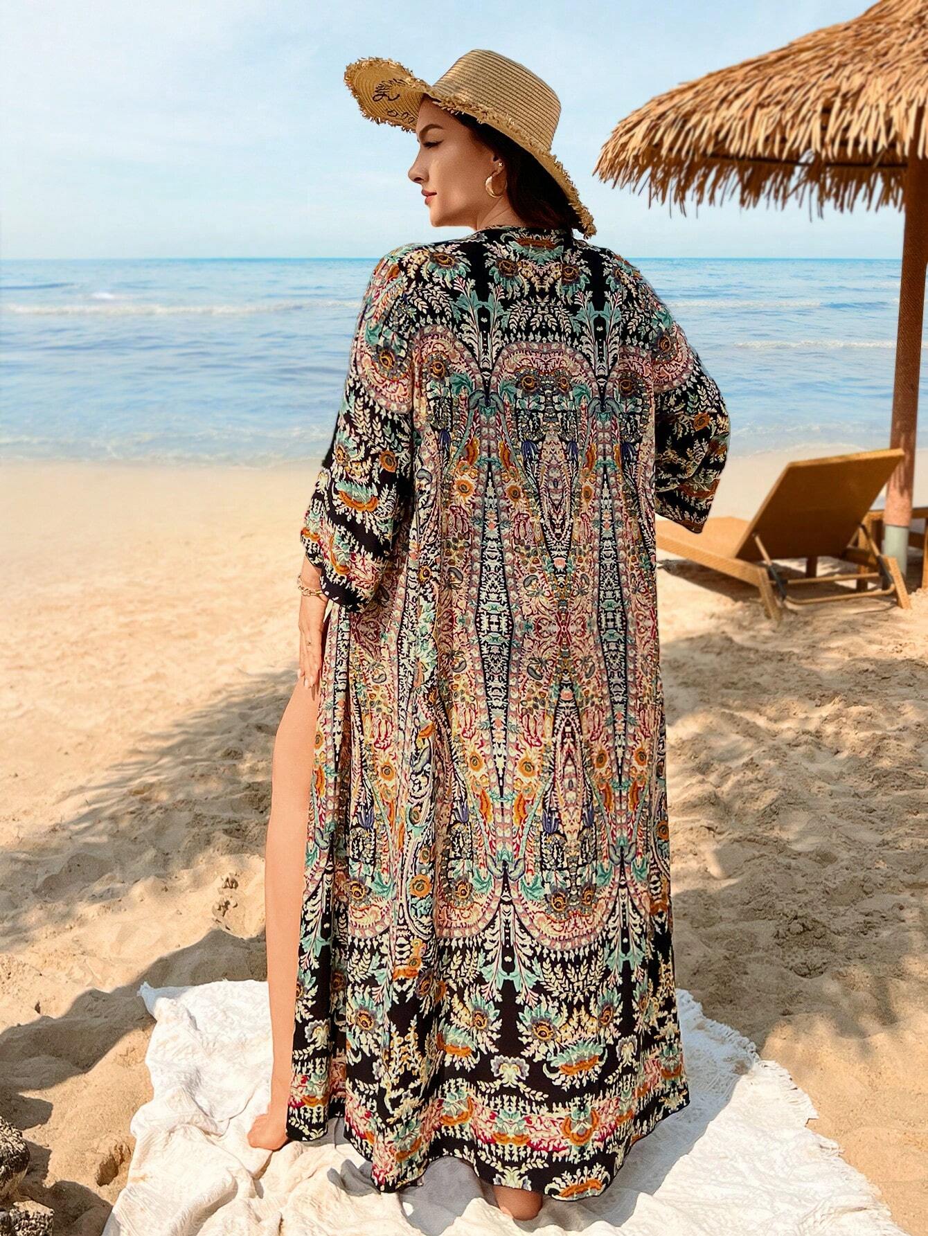 Saída longas de praia com estampa tribal, caimento solto, tecido leve e com mangas. Conforto e estilo para dias de praia ou piscina.