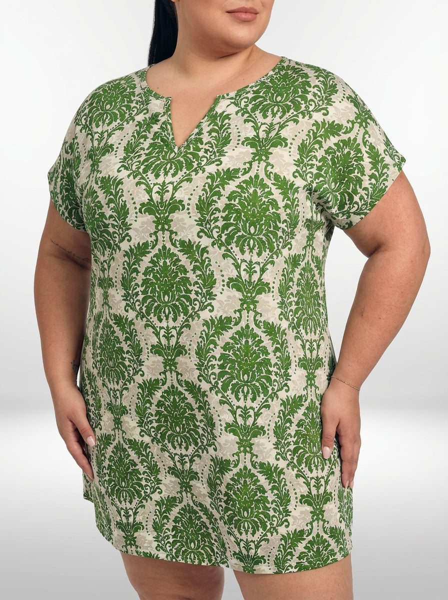 Vestido Alana plus size verde com estampa floral, mangas morcego e decote V entalhado