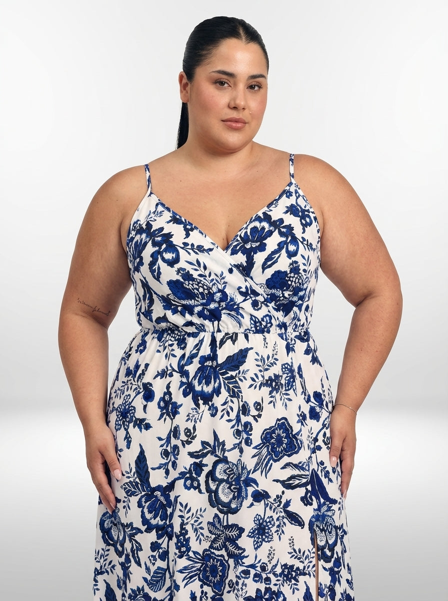 Vestido plus size Camilla longo com estampa floral, alças finas e costas nuas