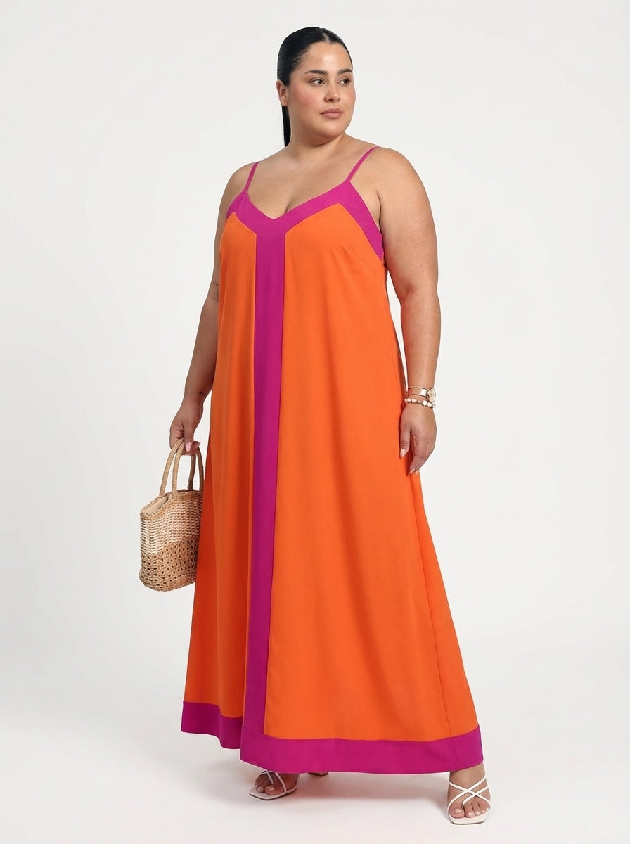 Vestido plus size Freda estilo casual com alças finas, tecido leve e silhueta alongada