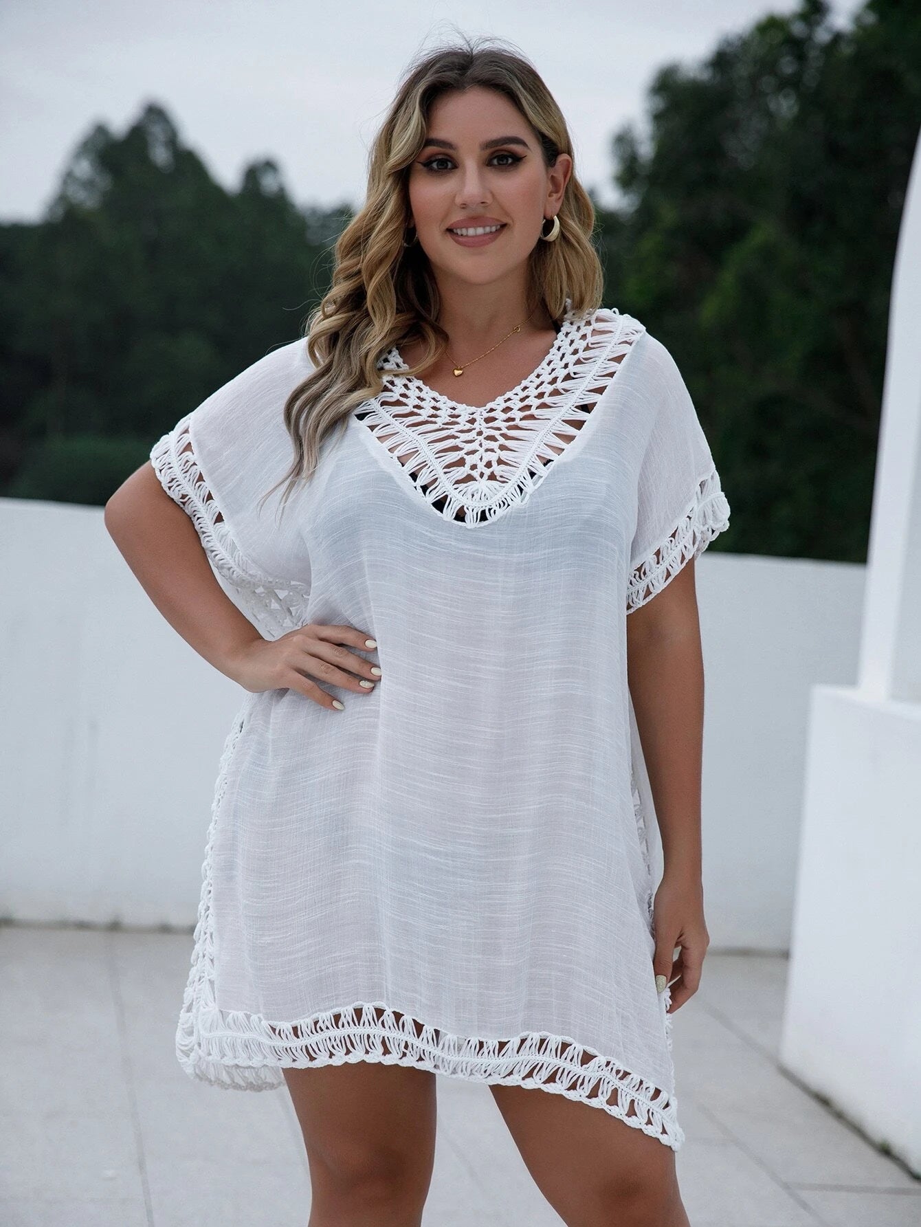 Saída de Praia Atenas Bellavita, oversized, leve e confortável. Composição premium, toque macio, secagem rápida e elegância para o verão.