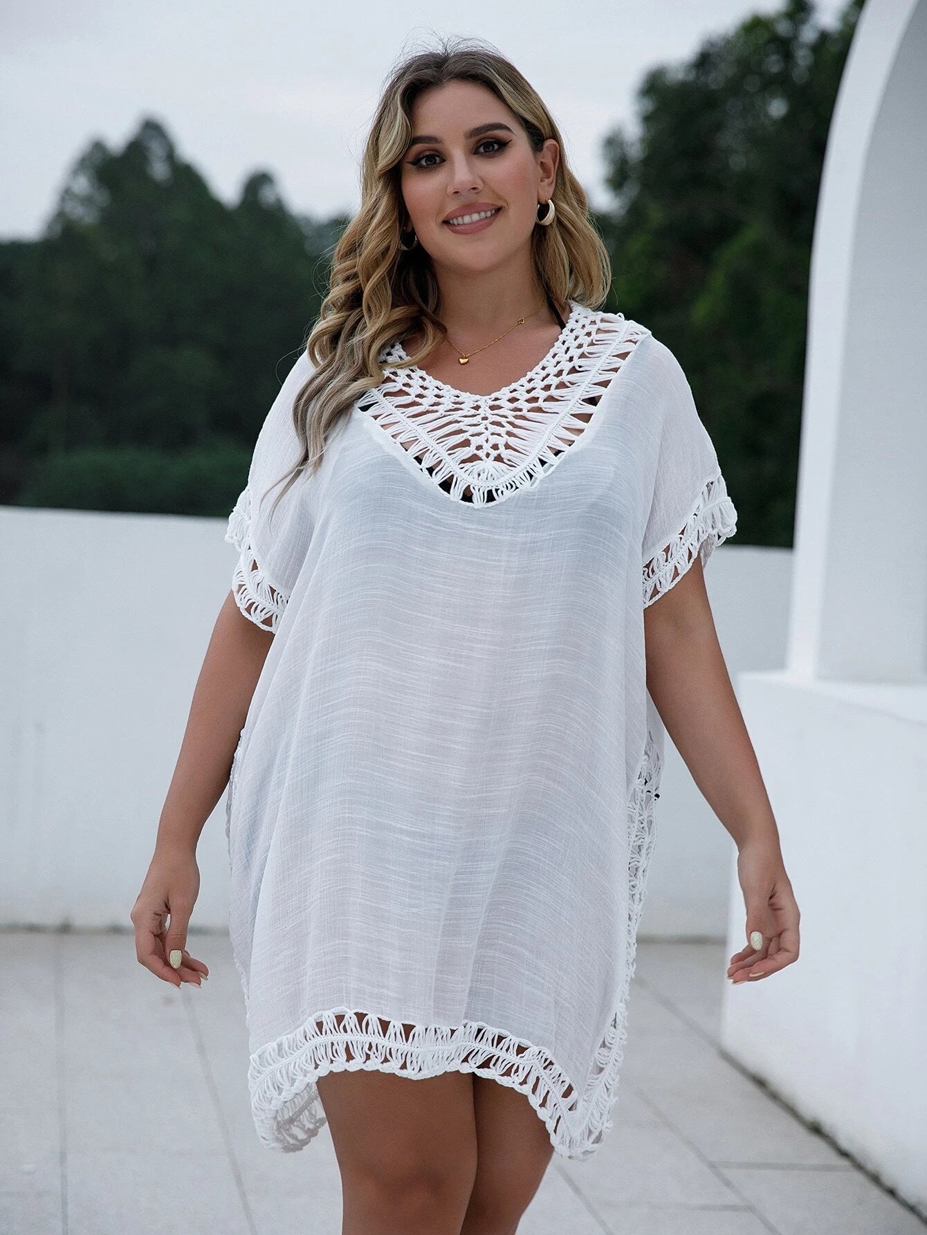 Saída de Praia Plus Size, oversized, leve e confortável. Composição premium, toque macio, secagem rápida e elegância para o verão.