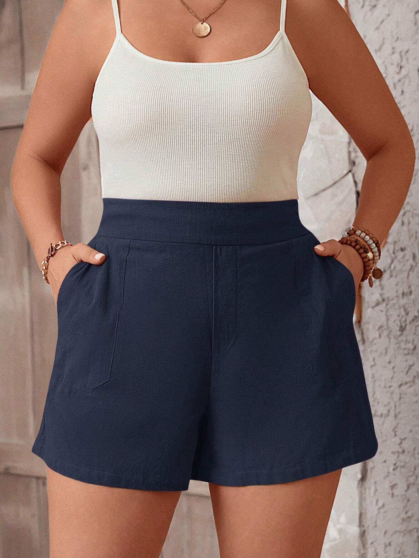 Short 100% algodão, cintura alta, bolsos práticos, azul-marinho, conforto e estilo casual para o dia a dia.