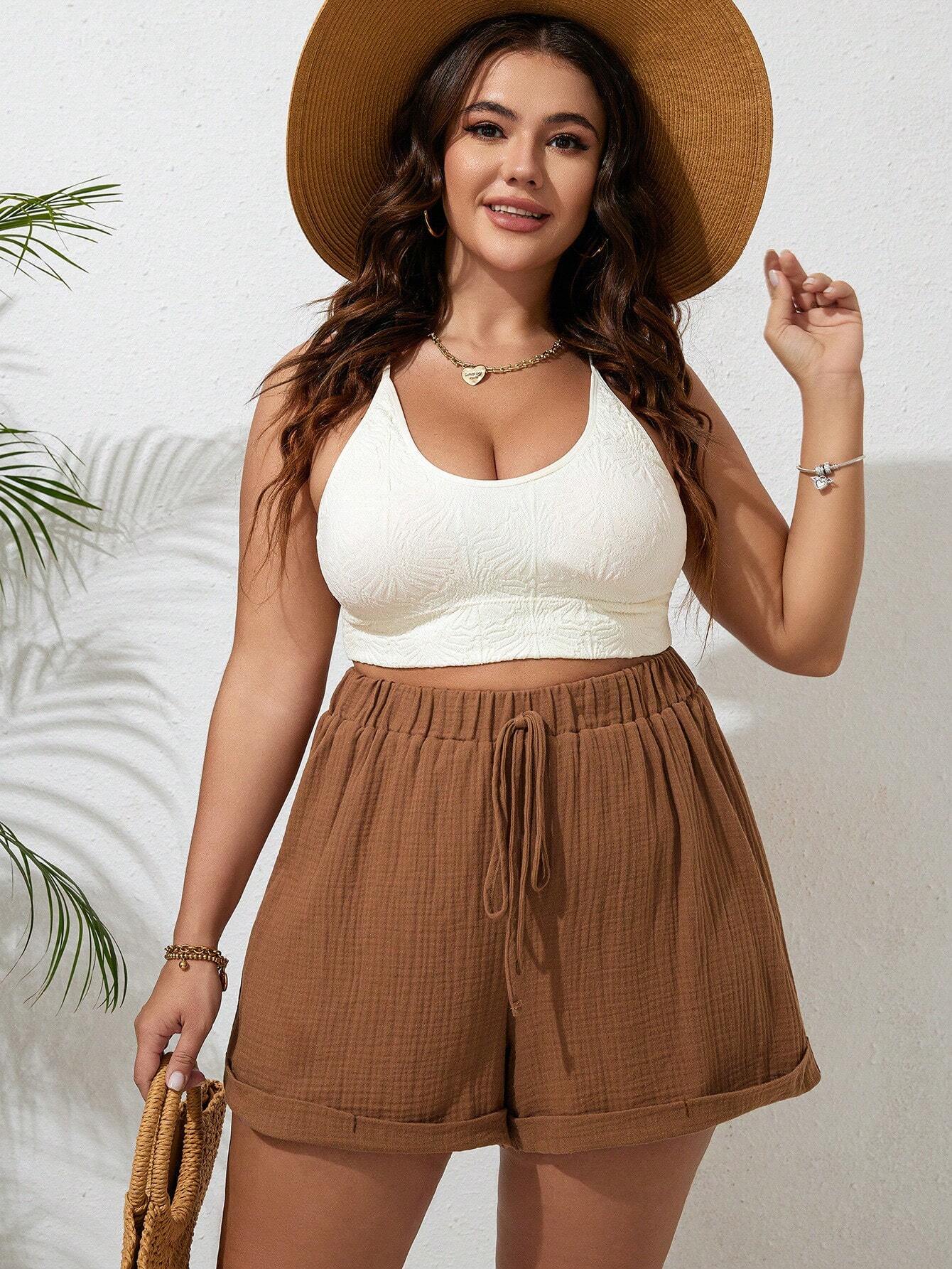 Short que ajusta ao corpo, em 100% algodão, caimento solto e confortável. Detalhe de nó charmoso, ideal para qualquer ocasião. Frete grátis para todo o Brasil.