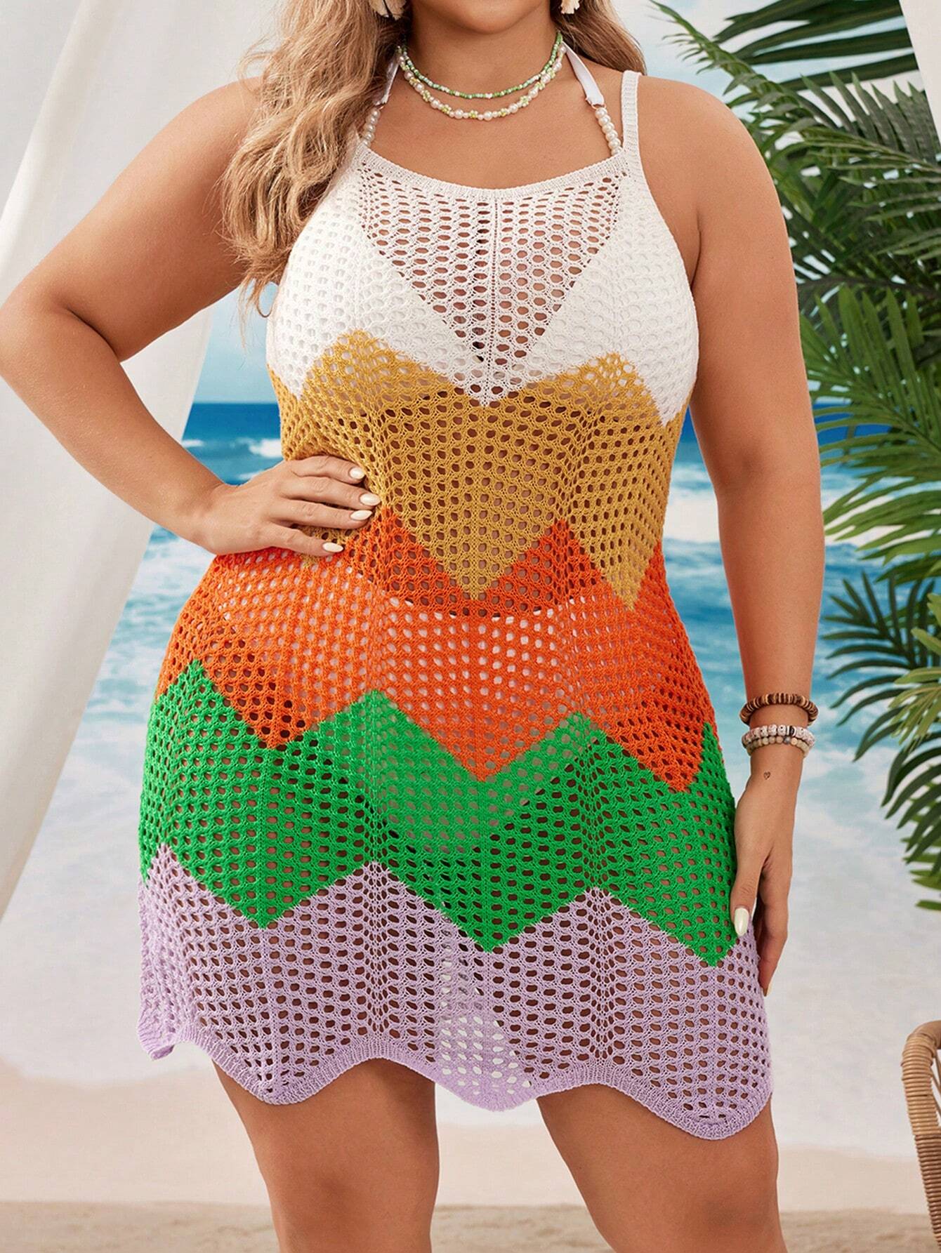 Vestido Saída de Praia frente única, costas nuas, tecido leve e estampado. Elegância e conforto para valorizar suas curvas. Com Frete Grátis.