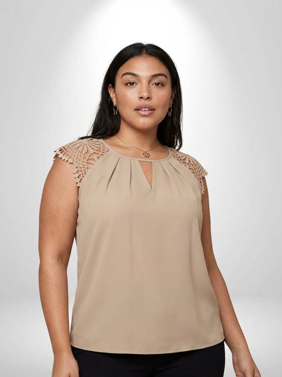 Blusa plus size Raglan bege com decote gota, laço em contraste e ajuste regular