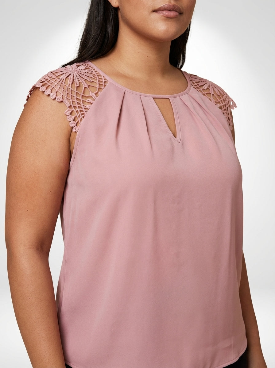 Blusa plus size Raglan rosa com decote gota, laço em contraste e modelagem confortável