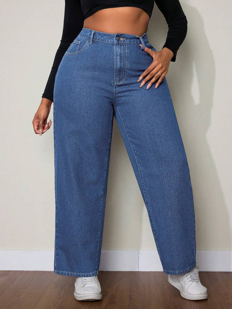 Perfeita para o dia a dia: calça jeans plus size com caimento solto, cintura alta e design que valoriza curvas.