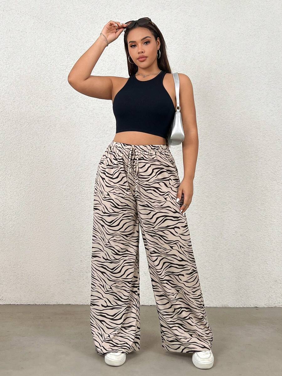 Calça feminina reta com estampa zebrada para o dia a dia, caimento solto e tecido leve. Ideal para dias casuais. Estilo e conforto no dia a dia.
