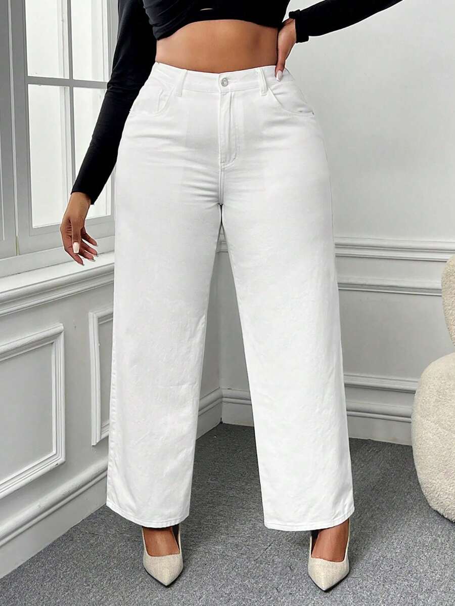 Valorize suas curvas com estilo e conforto. Calça plus size de perna larga, cintura alta e tecido 100% algodão.