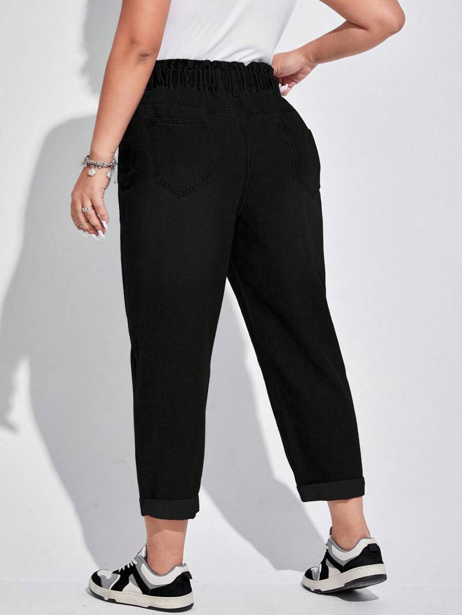 Calça jeans plus size com caimento perfeito, cintura elástica, tecido 100% algodão e corte que valoriza suas curvas.