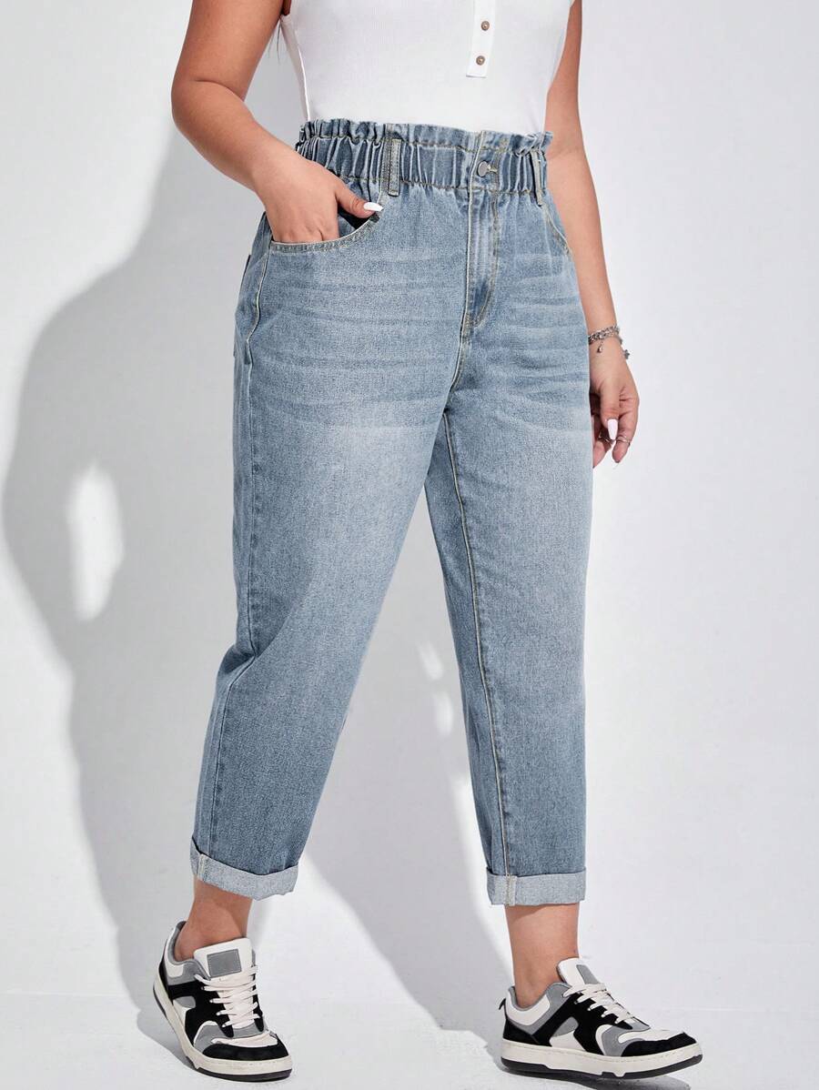 Jeans 100% algodão, cintura elástica e modelagem que alonga a silhueta.