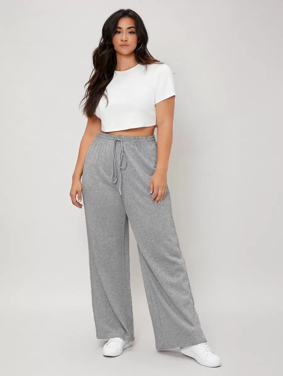 Conforto e estilo no seu dia a dia. Calça Moletom Plus Size macia, respirável e com cordão ajustável. Ideal para looks casuais.