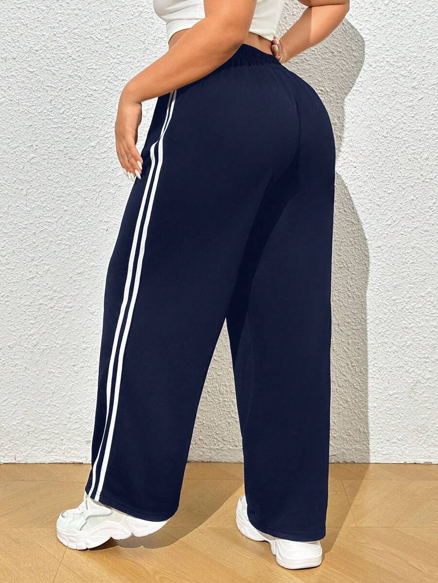 Visual moderno e versátil. Calça moletom plus size de algodão, cintura elástica e perna larga que garante conforto e liberdade.