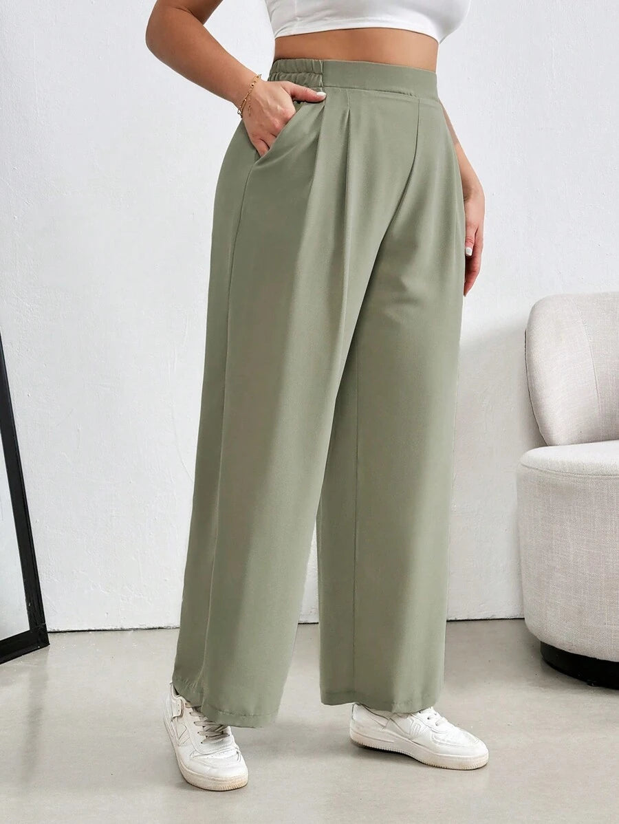 Calça Pantalona Confortável Plus Size confeccionada em 100% linho de alta qualidade, com cintura alta que valoriza as curvas e alonga a silhueta. Possui caimento fluido, toque macio e elasticidade que garante conforto durante todo o dia.