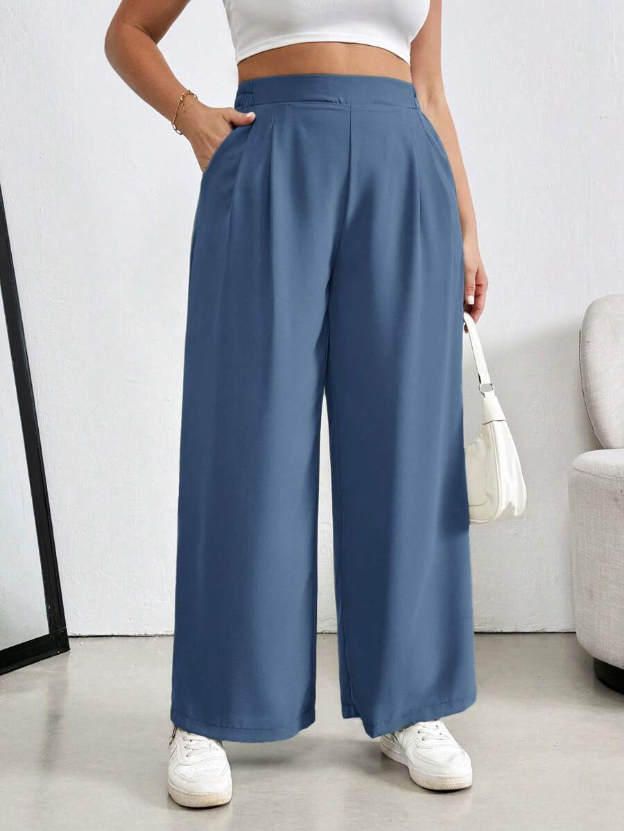 Calça Pantalona Feminina Plus Size de Linho para Outono e Inverno, confeccionada em 100% linho de alta qualidade, com cintura alta que valoriza as curvas e alonga a silhueta. Possui caimento fluido, toque macio e elasticidade que garante conforto durante todo o dia.
