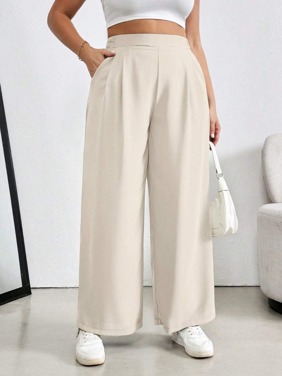Calça Pantalona Plus Size Feminina de Linho para Looks Casuais e Chiques, com cintura alta que valoriza as curvas e alonga a silhueta. Possui caimento fluido, toque macio e elasticidade que garante conforto durante todo o dia.
