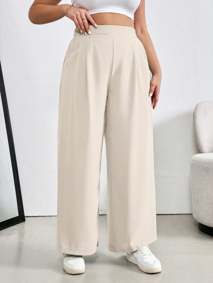 Calça Pantalona Plus Size confeccionada em 100% linho de alta qualidade, com cintura alta que valoriza as curvas e alonga a silhueta. Possui caimento fluido, toque macio e elasticidade que garante conforto durante todo o dia.
