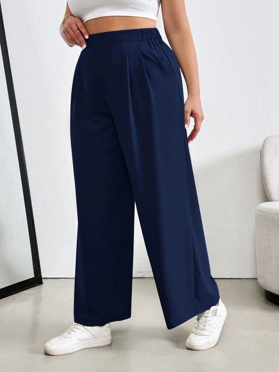 Calça Pantalona Plus Size de Linho Cintura Alta com Bolsos Funcionais, com cintura alta que valoriza as curvas e alonga a silhueta. Possui caimento fluido, toque macio e elasticidade que garante conforto durante todo o dia
