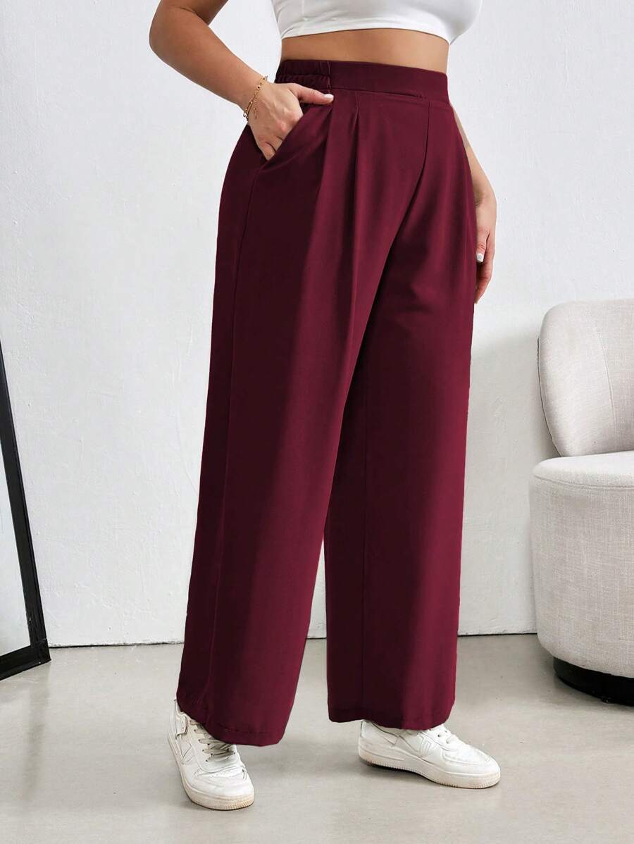 Calça Pantalona Plus Size de Linho com Corte que Valoriza as Curvas, confeccionada em 100% linho de alta qualidade, com cintura alta que valoriza as curvas e alonga a silhueta. Possui caimento fluido, toque macio e elasticidade que garante conforto durante todo o dia.

