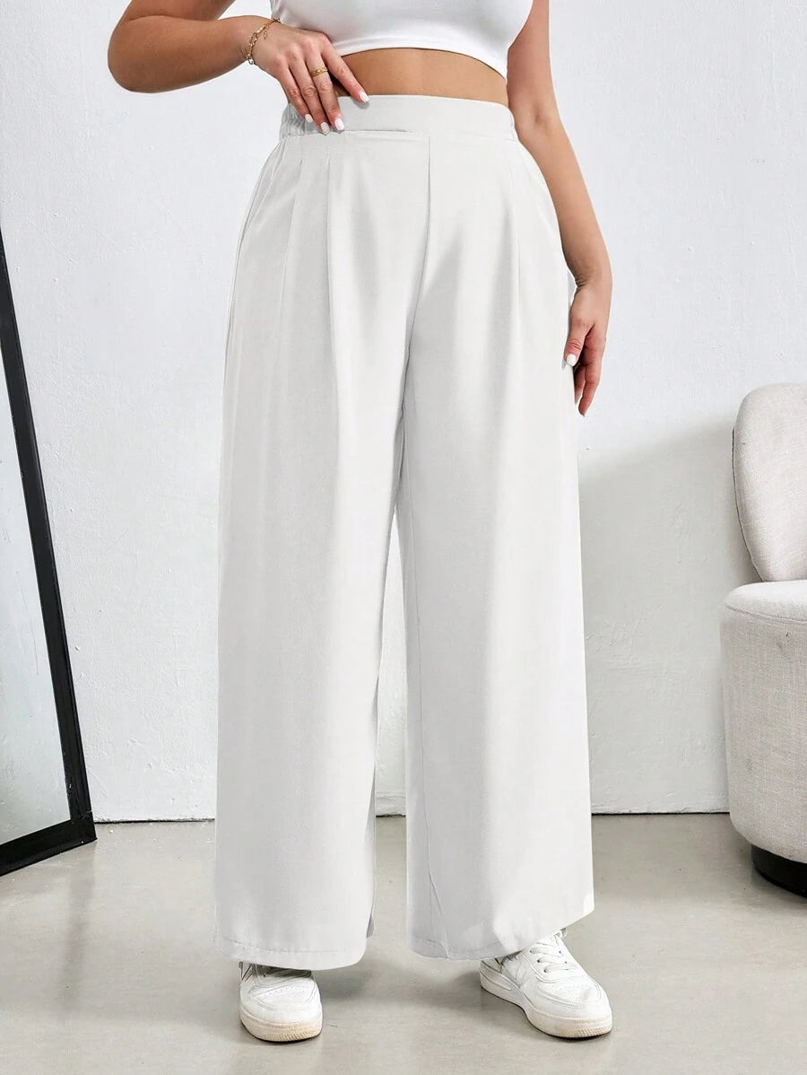 Calça Pantalona Plus Size confeccionada em 100% linho de alta qualidade, com cintura alta que valoriza as curvas e alonga a silhueta. Possui caimento fluido, toque macio e elasticidade que garante conforto durante todo o dia.
