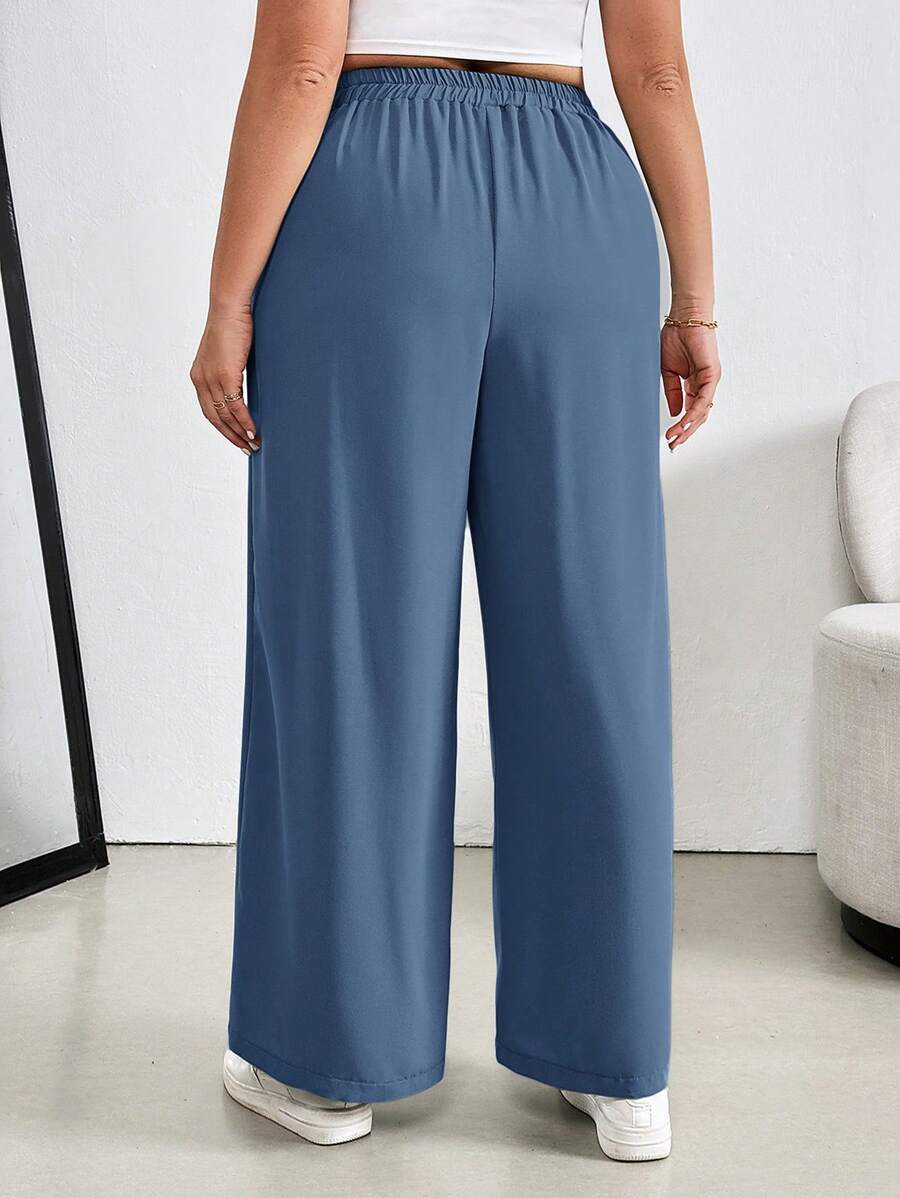 Calça Pantalona Plus Size de Linho com Modelagem Solta e Leve, confeccionada em 100% linho de alta qualidade, com cintura alta que valoriza as curvas e alonga a silhueta. Possui caimento fluido, toque macio e elasticidade que garante conforto durante todo o dia.


