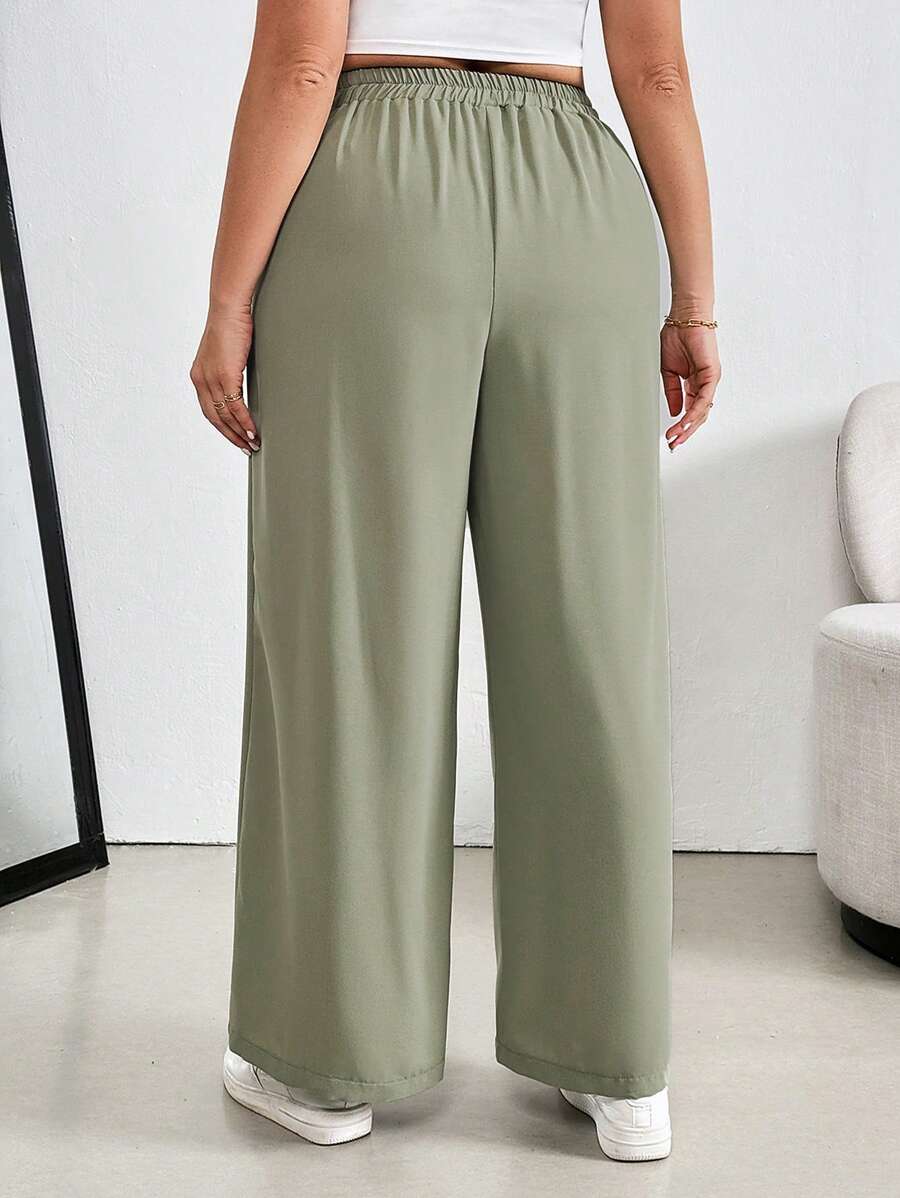 Calça Pantalona confeccionada em 100% linho de alta qualidade, com cintura alta que valoriza as curvas e alonga a silhueta. Possui caimento fluido, toque macio e elasticidade que garante conforto durante todo o dia.