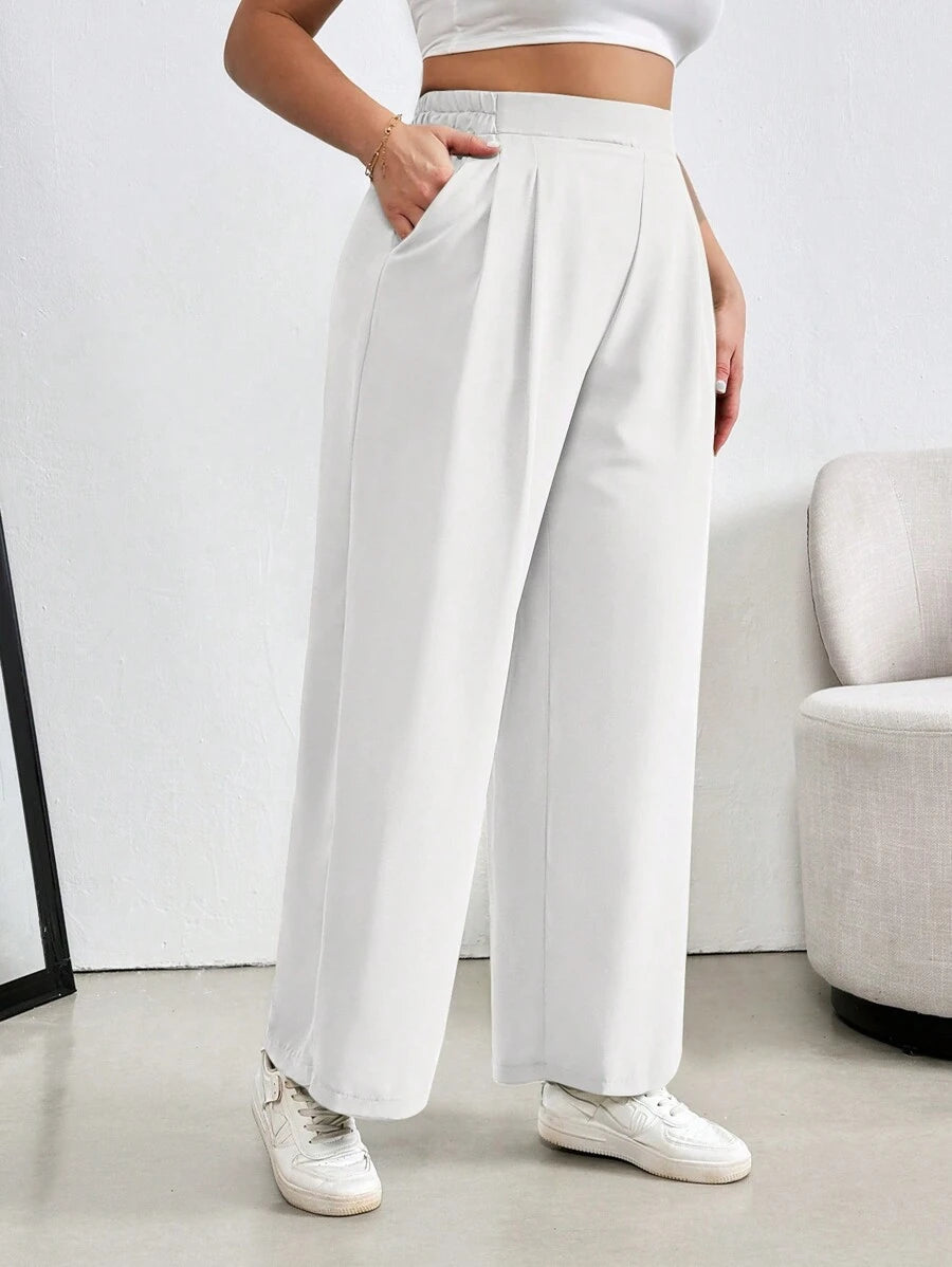 Calça Pantalona de Linho Plus Size Cintura Alta e Perna Larga, confeccionada em 100% linho de alta qualidade, com cintura alta que valoriza as curvas e alonga a silhueta. Possui caimento fluido, toque macio e elasticidade que garante conforto durante todo o dia
