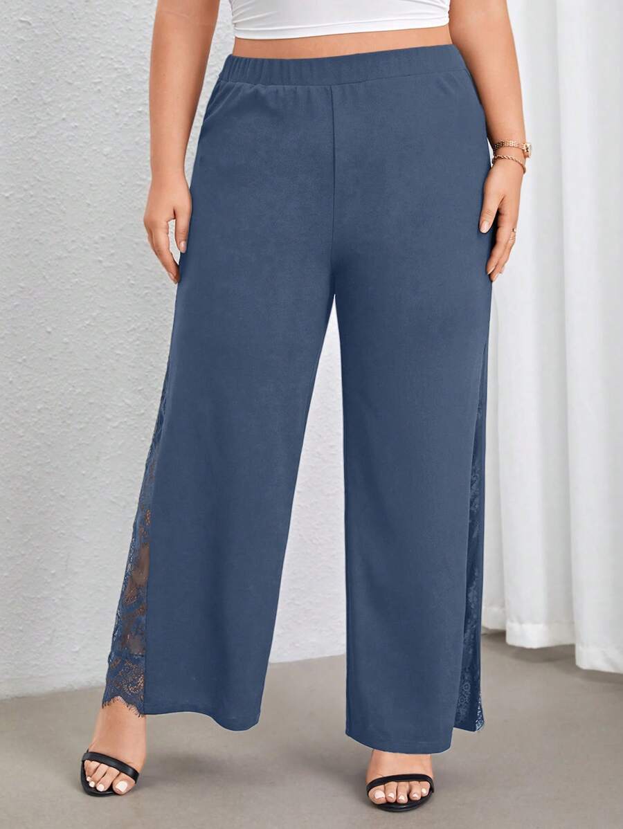 Do escritório à festa, esta calça plus size com renda é puro estilo e conforto.