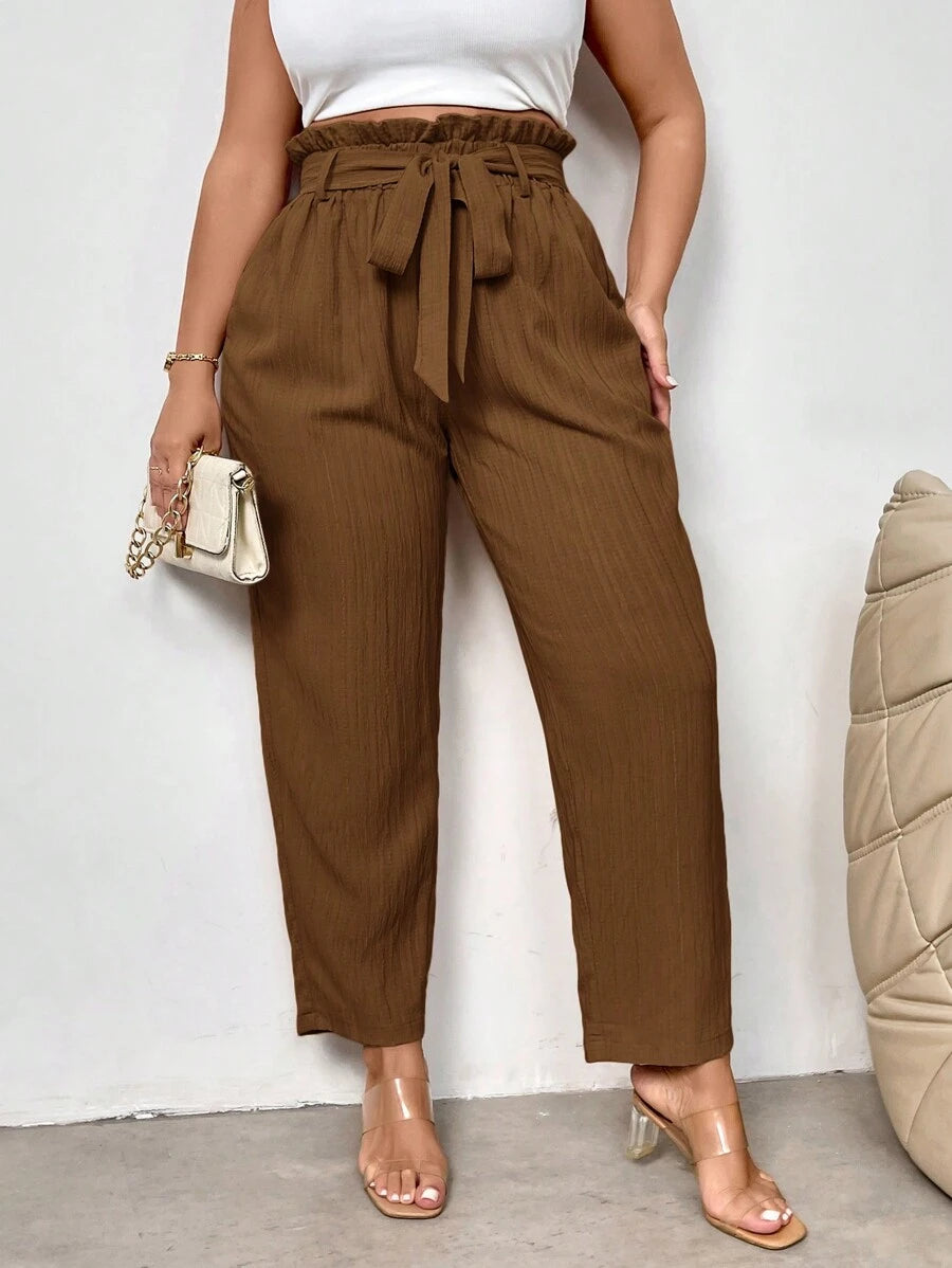 Calça Plus Size Feminina com Bolsos – Estilo e Praticidade, combina elegância e conforto para valorizar suas curvas em qualquer ocasião. Produzida em 100% poliéster leve e resistente, possui cintura alta com elástico e amarração ajustável, garantindo um caimento perfeito e confortável.





