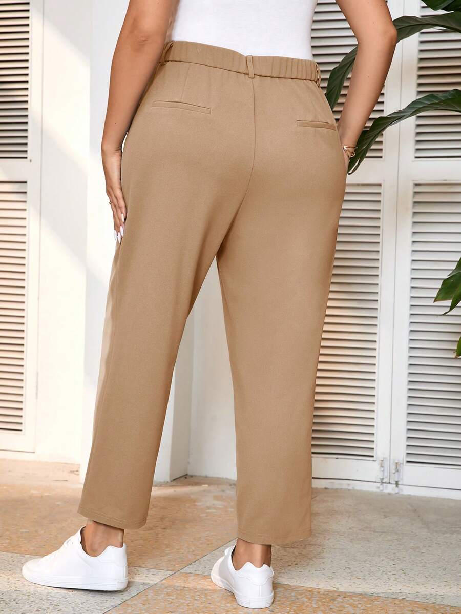 Peça versátil, elegante e prática. Ideal para montar looks sofisticados com conforto.