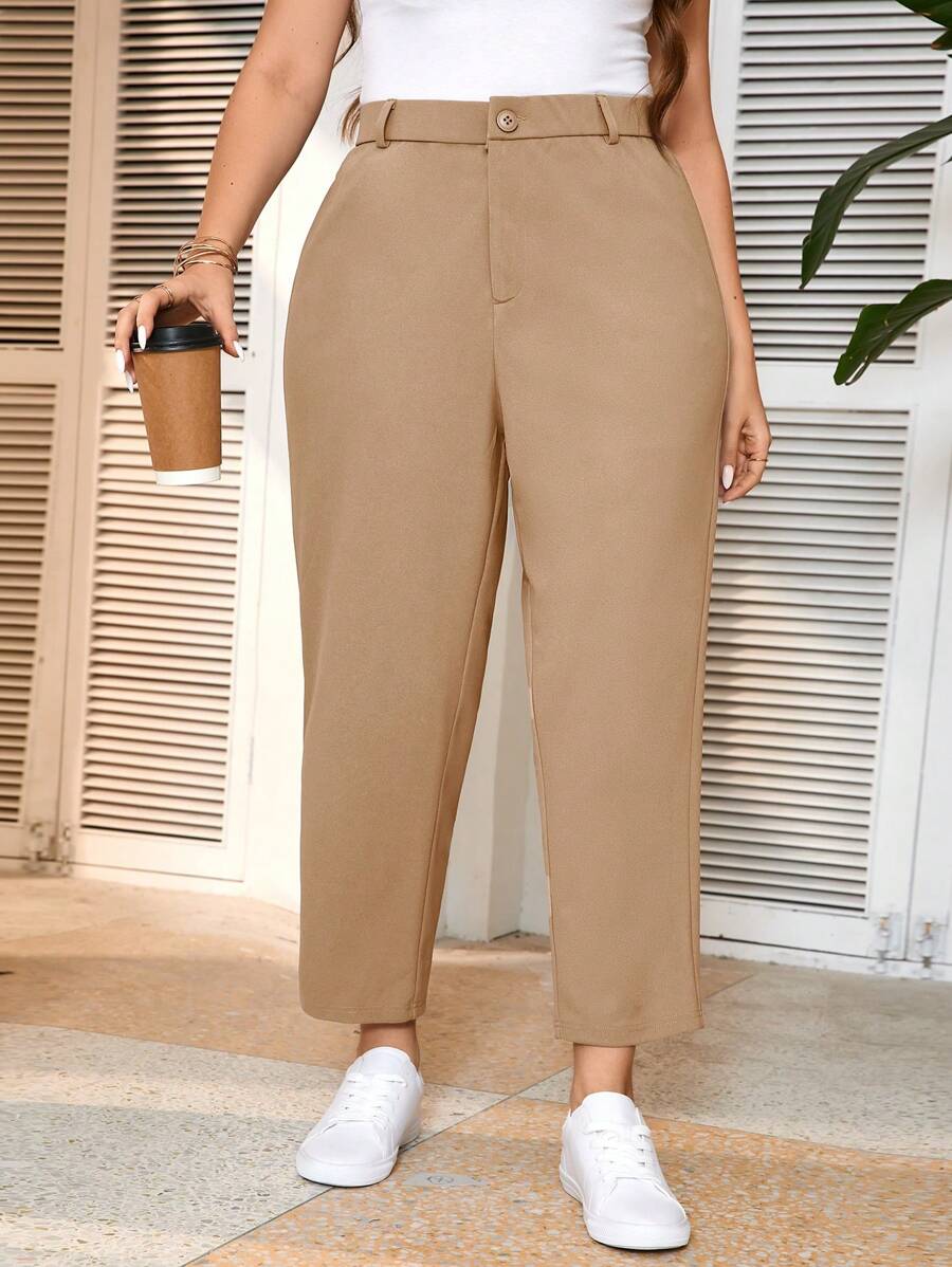 Tecido maleável, cintura natural e caimento elegante para mulheres modernas e seguras.