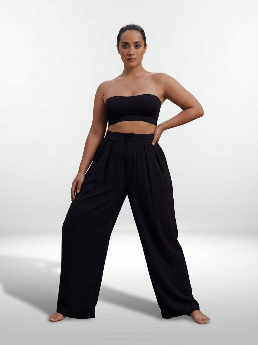 Calça plus size preta com modelagem confortável, tecido fresco e elasticidade baixa