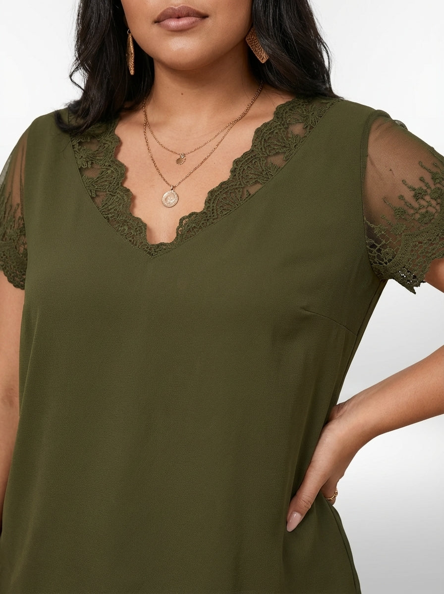 Camisa plus size Polly verde estilo casual com manga curta, tecido não elástico e modelagem confortável