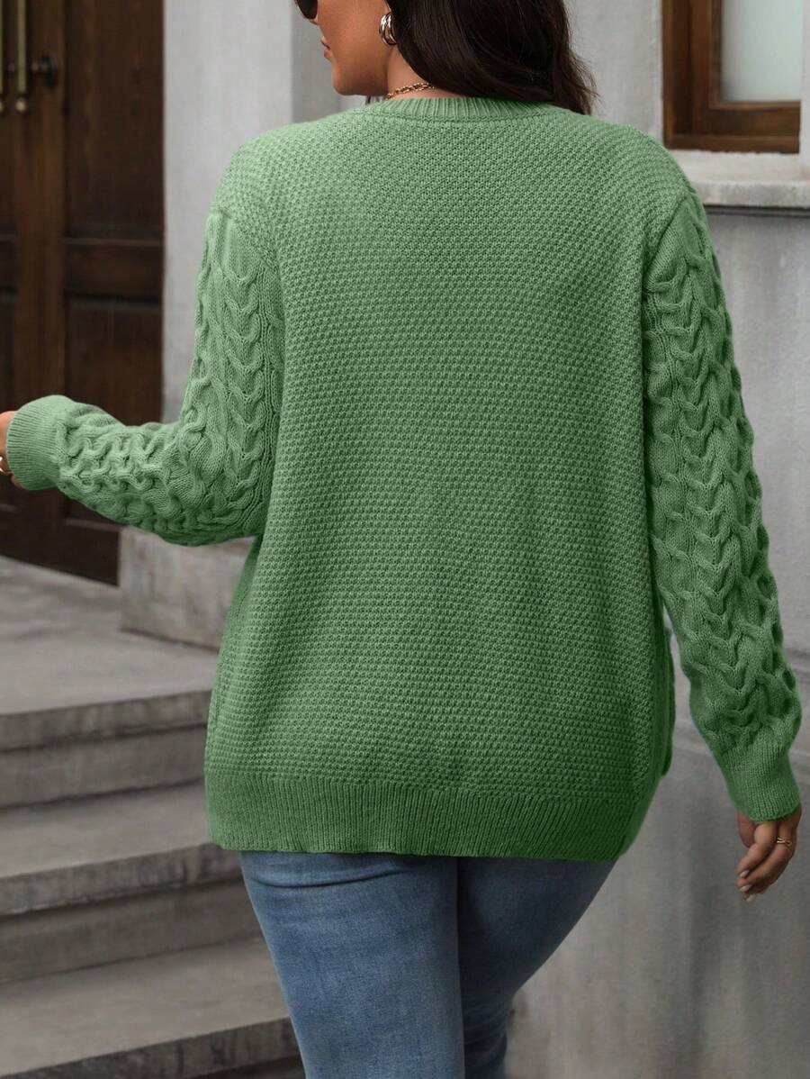 Peça essencial para o guarda-roupa plus size: aconchego e estilo em um só cardigan.